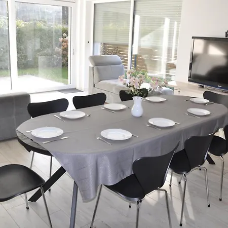 Lidia Sauna & Jacuzzi Ferienhaus *